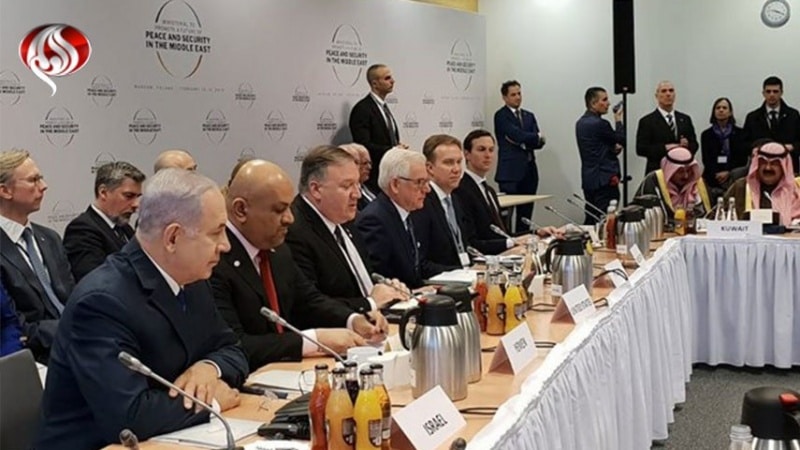 ministr inostrannyh del I emena Haled al YAmani sidit ryadom s Netanyahu eto velikoe predatelstvo