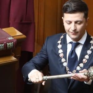  aprelya  g. budushhii prezident Ukrainy V. Zelenskii sdelal zayavlenie otnositelno initsiativy RF grazhdanam Ukrainy x