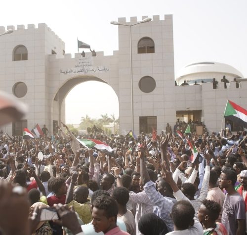 Sudanskaya assotsiatsiya professionalov ispolzuet hristianskie obryady v dele polucheniya politicheskih vygod x